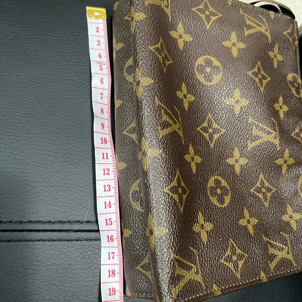 Authentic Louis Vuitton Toiletry 19 in Monogram - Picture 10 of 16